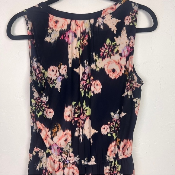 DR2 by Daniel Rainn Navy Floral Romper medium - Picture 10 of 10